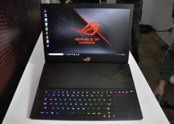 Asus ROG Mothership en modo "portatil"