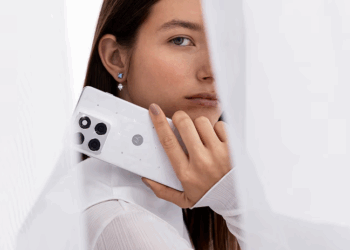 Motorola y Pantone celebran el Color of the Year 2026: Cloud Dancer